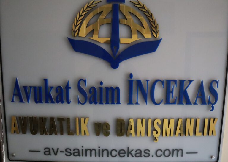 Avukat Saim İncekaş’a ait ofisin dış girişinde bulunan tabela