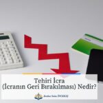 Hesap makinesi, düşüş okları, telefon ve banka kartından oluşan, icranın geri bırakılması konulu hukuki makale görseli.
